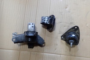KIA CEED 1.6 CRDI 06-12 PODUSZKI SILNIKA 2/6 MINIATURA