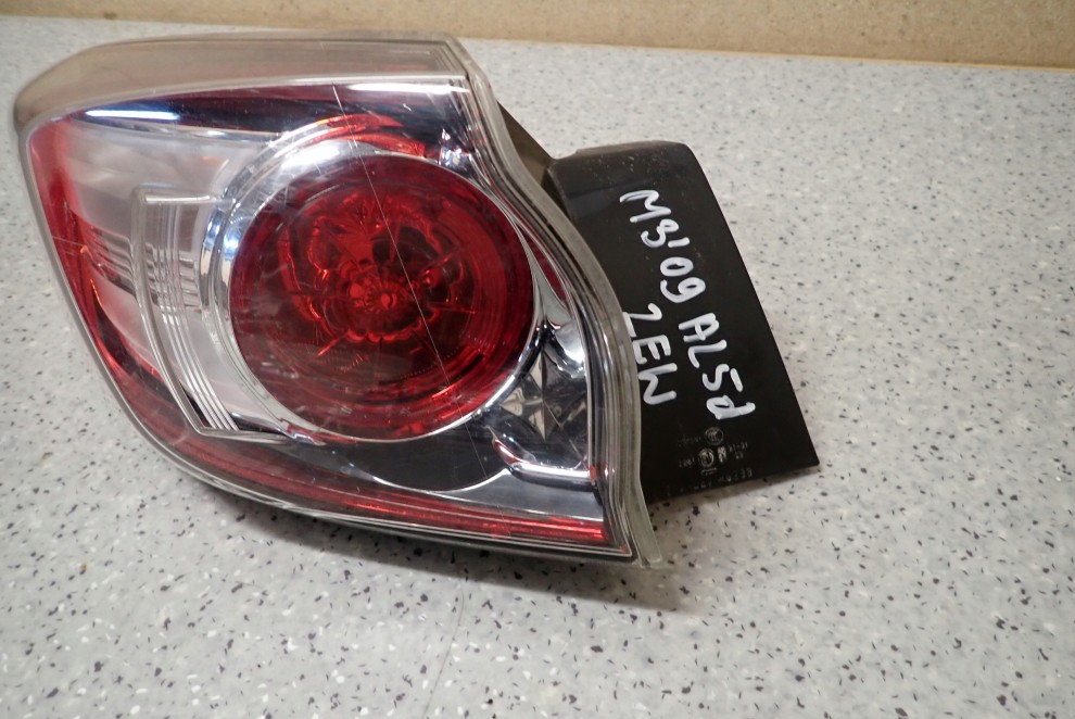 MAZDA 3 BL 5d 09-11 LAMPA TYLNA LEWA ZEWNĘTRZNA 3/6