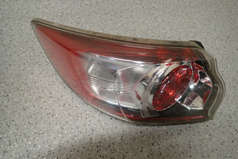 MAZDA 3 BL 5d 09-11 LAMPA TYLNA LEWA ZEWNĘTRZNA 4/6