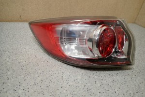 MAZDA 3 BL 5d 09-11 LAMPA TYLNA LEWA ZEWNĘTRZNA