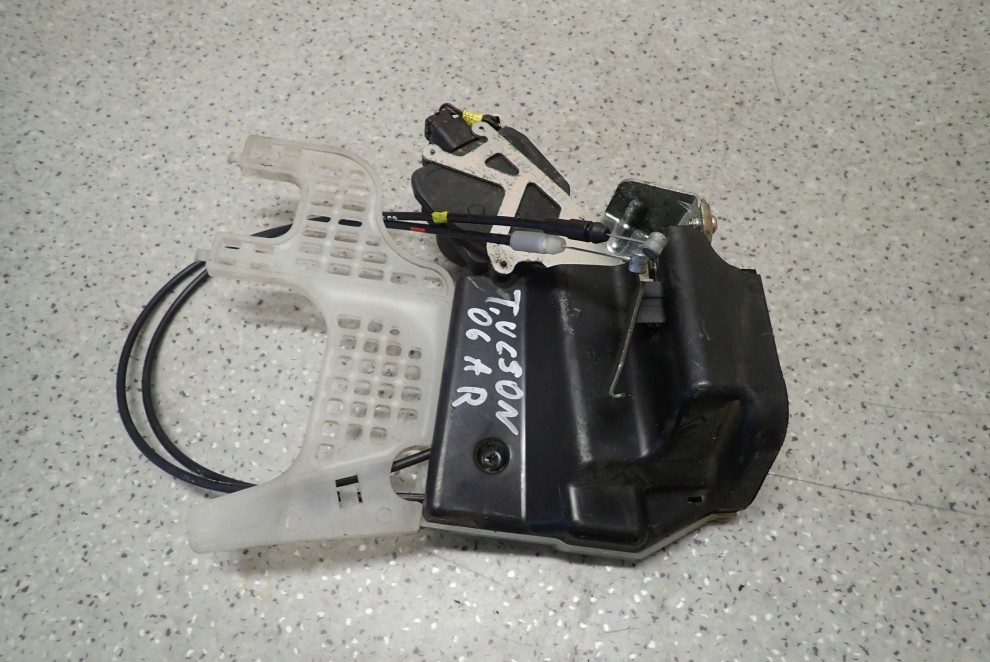 HYUNDAI TUCSON 04- 09 ZAMEK DRZWI TYLNY PRAWY 1/5