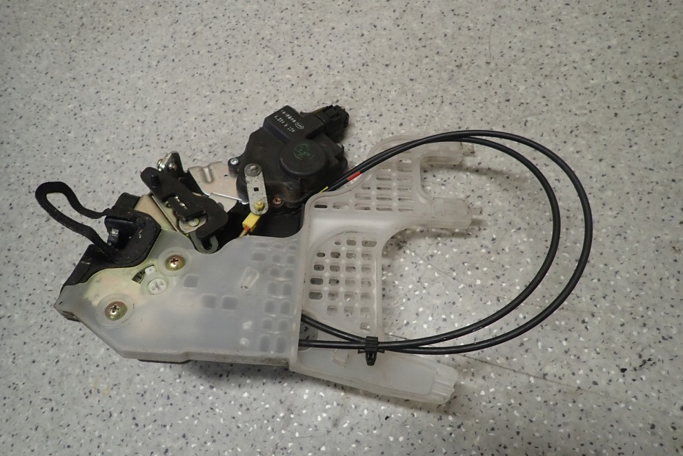 HYUNDAI TUCSON 04- 09 ZAMEK DRZWI TYLNY PRAWY 3/5