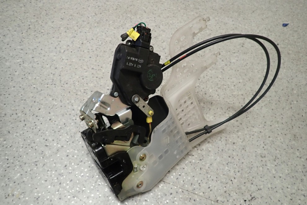 HYUNDAI TUCSON 04- 09 ZAMEK DRZWI TYLNY PRAWY 4/5