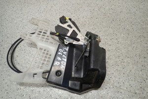 HYUNDAI TUCSON 04- 09 ZAMEK DRZWI TYLNY PRAWY 2/5 MINIATURA