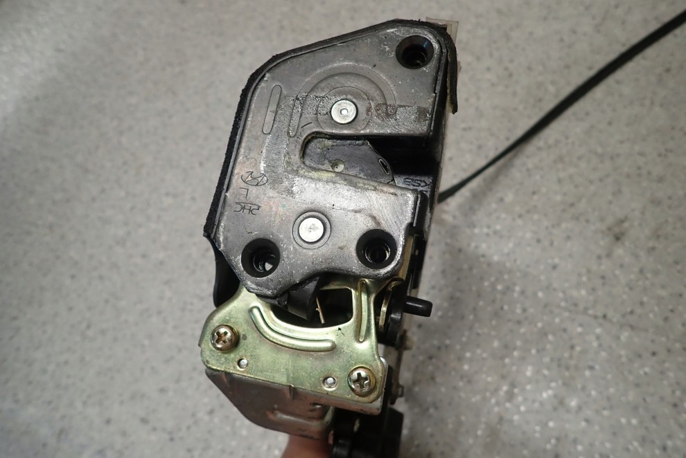 HYUNDAI TUCSON 04- 09 ZAMEK DRZWI TYLNY LEWY 4/4