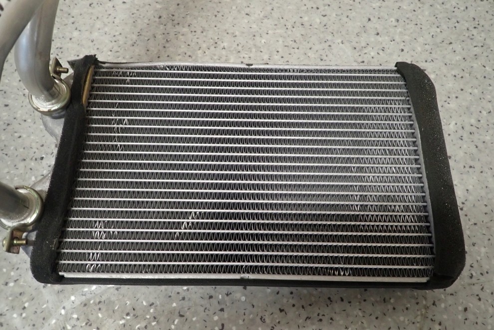 TOYOTA COROLLA E11 97-01 NAGRZEWNICA RADIATOR 2/4