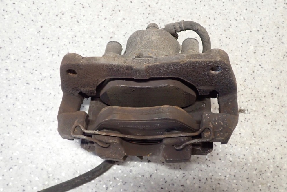 TOYOTA YARIS II 06-12 ZACISK HAMULCOWY PRZEDNI R 2/2