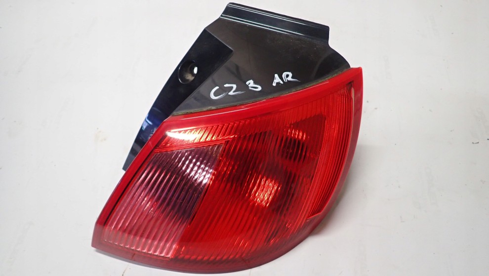 MITSUBISHI COLT 3d 04- LAMPA TYLNA PRAWA W BŁOTNIK 1/4