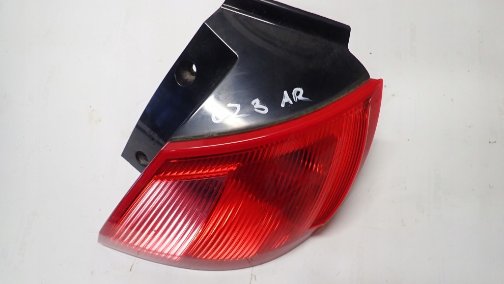 MITSUBISHI COLT 3d 04- LAMPA TYLNA PRAWA W BŁOTNIK 2/4