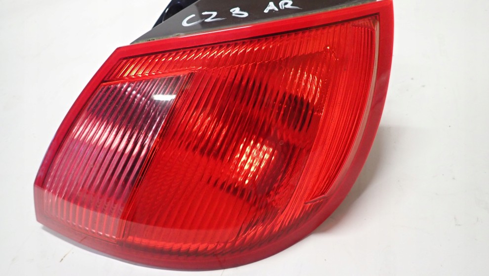 MITSUBISHI COLT 3d 04- LAMPA TYLNA PRAWA W BŁOTNIK 3/4