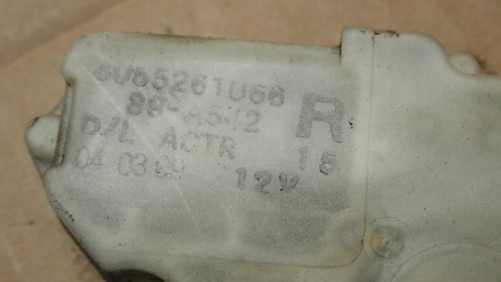 NISSAN ALMERA TINO 00-06 ZAMEK DRZWI PRZEDNI PRAWY 3/4