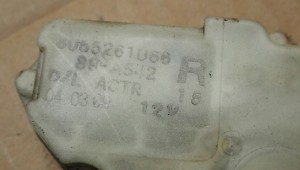 NISSAN ALMERA TINO 00-06 ZAMEK DRZWI PRZEDNI PRAWY 3/4 MINIATURA