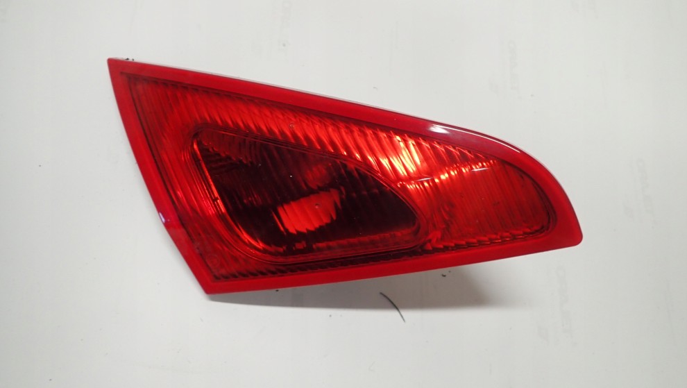 MITSUBISHI COLT 3d 04-09 LAMPA TYLNA LEWA W KLAPĘ 2/4