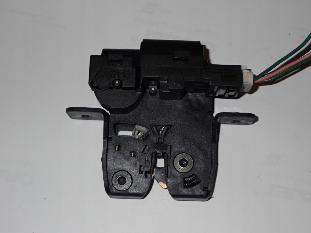 NISSAN PRIMERA P12 ZAMEK KLAPY TYLNEJ HB 5D 2/4