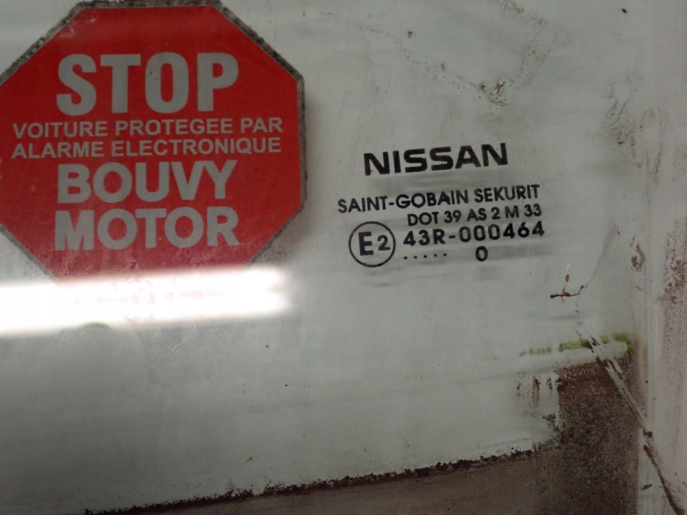 NISSAN NOTE E11 06-10 SZYBA DRZWI PRZEDNIA LEWA 3/4