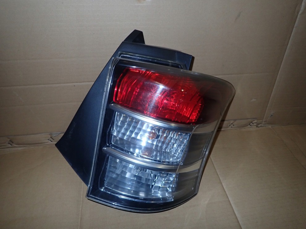 TOYOTA IQ 08-12 LAMPA TYLNA PRAWA TYŁ 1/4