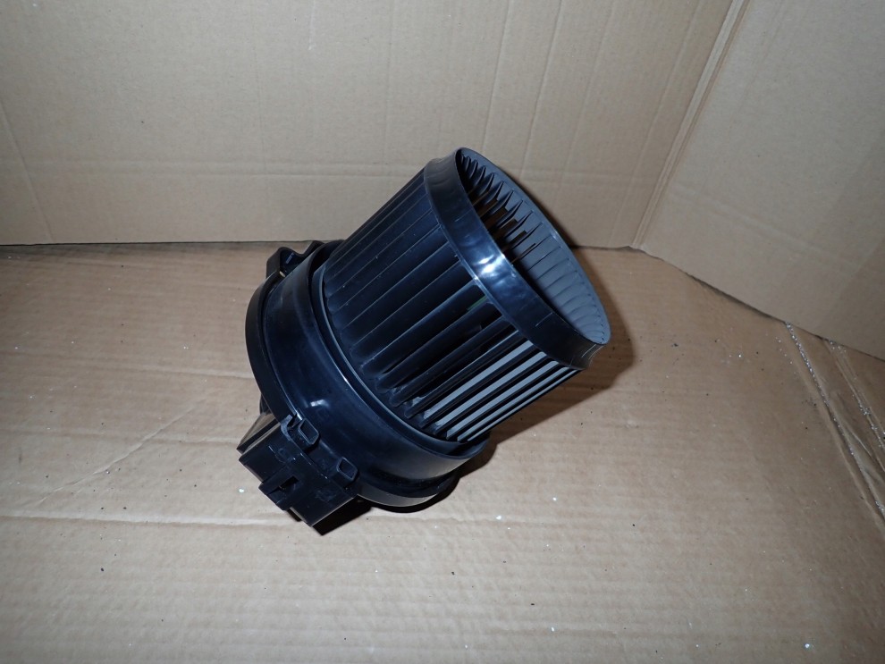 TOYOTA IQ 08-12 1.0 WENTYLATOR NAWIEWU DMUCHAWA 1/5