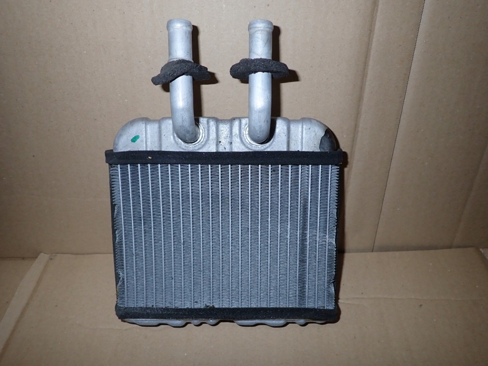 SUZUKI IGNIS 03-08 NAGRZEWNICA 1/2