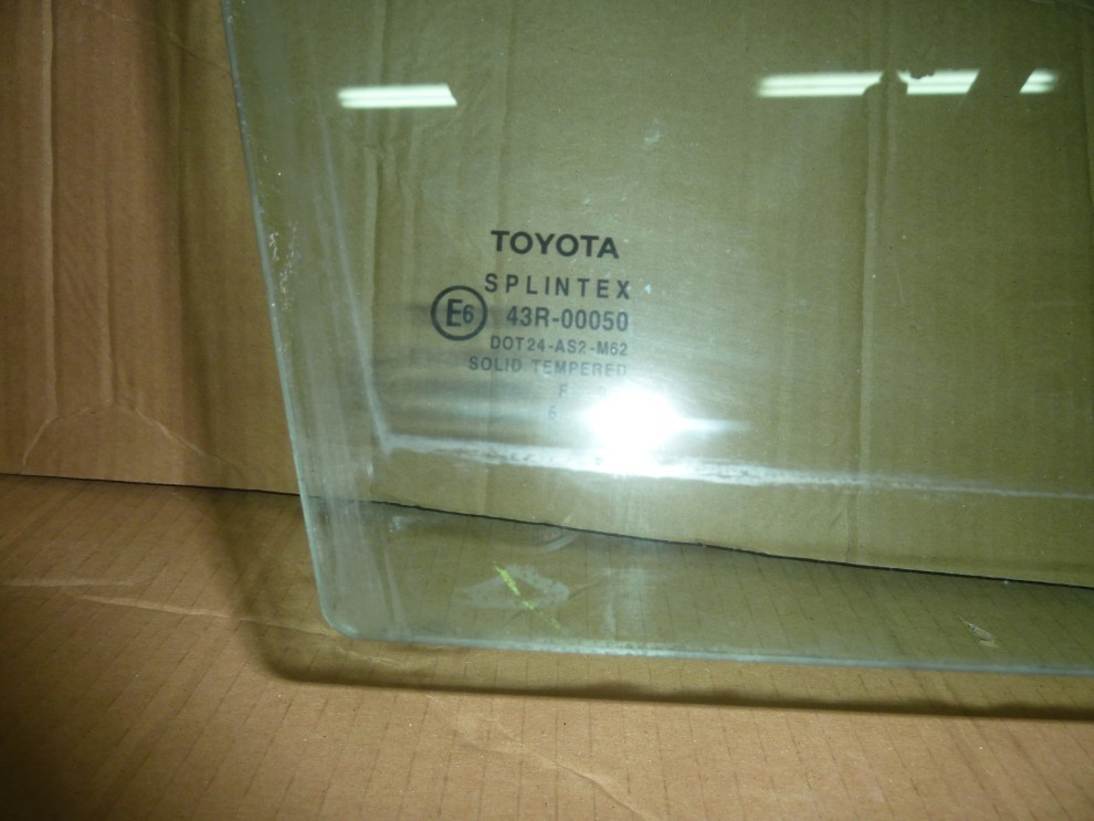 TOYOTA AVENSIS T22 98-02 SZYBA DRZWI PRAWA PRZÓD 2/3