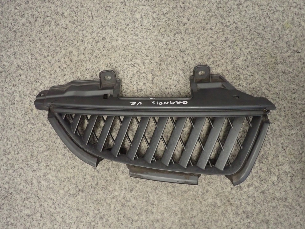 MITSUBISHI GRANDIS ATRAPA PRAWA GRILL 4/5