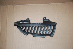 MITSUBISHI GRANDIS ATRAPA PRAWA GRILL