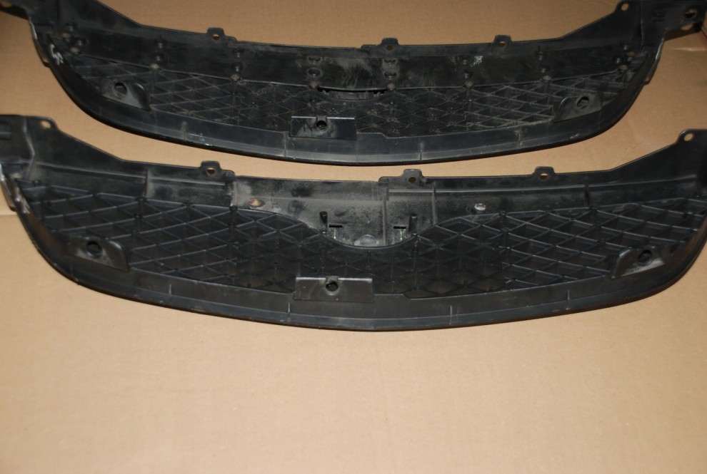 MAZDA 626 GF GW 97-00 ATRAPA GRILL ORYGINALNA 4/4