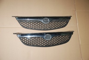 MAZDA 626 GF GW 97-00 ATRAPA GRILL ORYGINALNA 2/4 MINIATURA