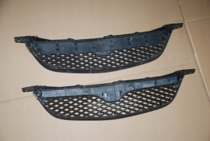 MAZDA 626 GF GW 97-00 ATRAPA GRILL ORYGINALNA 3/4 MINIATURA