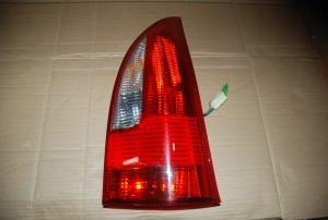 MAZDA PREMACY 99-02 LAMPA TYLNA PRAWA