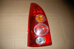 MAZDA PREMACY 02-05 LAMPA TYLNA LEWA