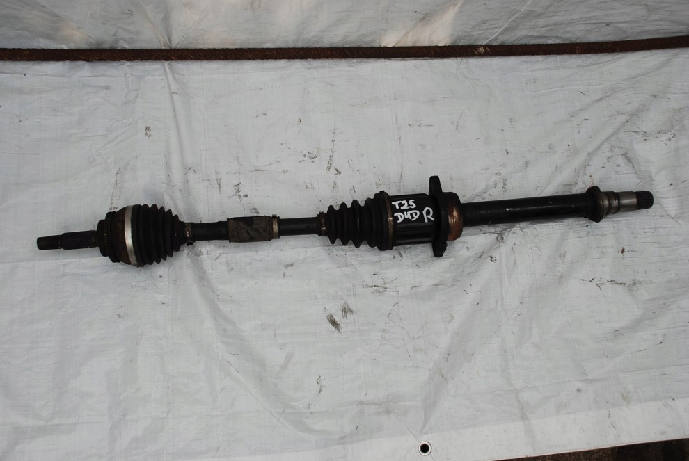 TOYOTA AVENSIS T25 D4D 03-06 PÓŁOŚ PRZEDNIA PRAWA 1/4