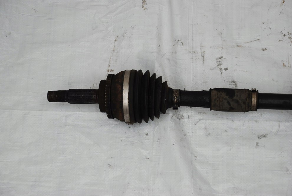 TOYOTA AVENSIS T25 D4D 03-06 PÓŁOŚ PRZEDNIA PRAWA 2/4