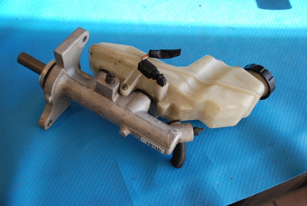 TOYOTA COROLLA E12 02-07 POMPA HAMULCOWA 4/4