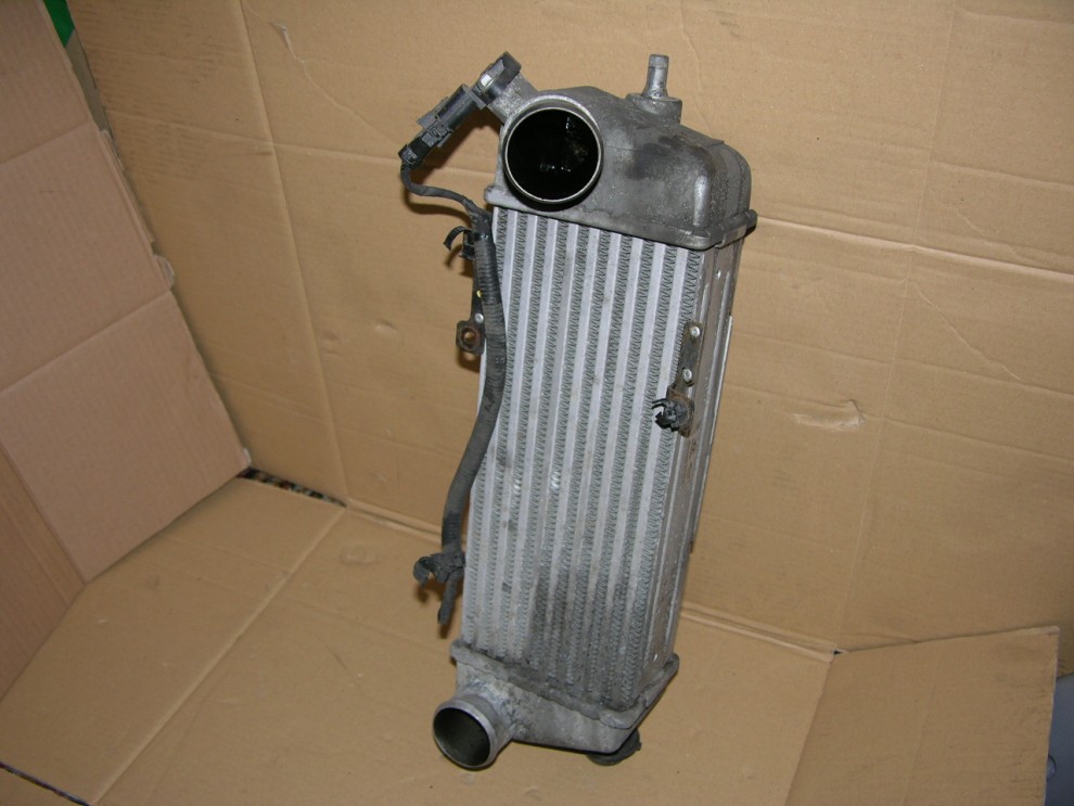 HYUNDAI I30 CRDI 06-12 INTERCOOLER 1/2