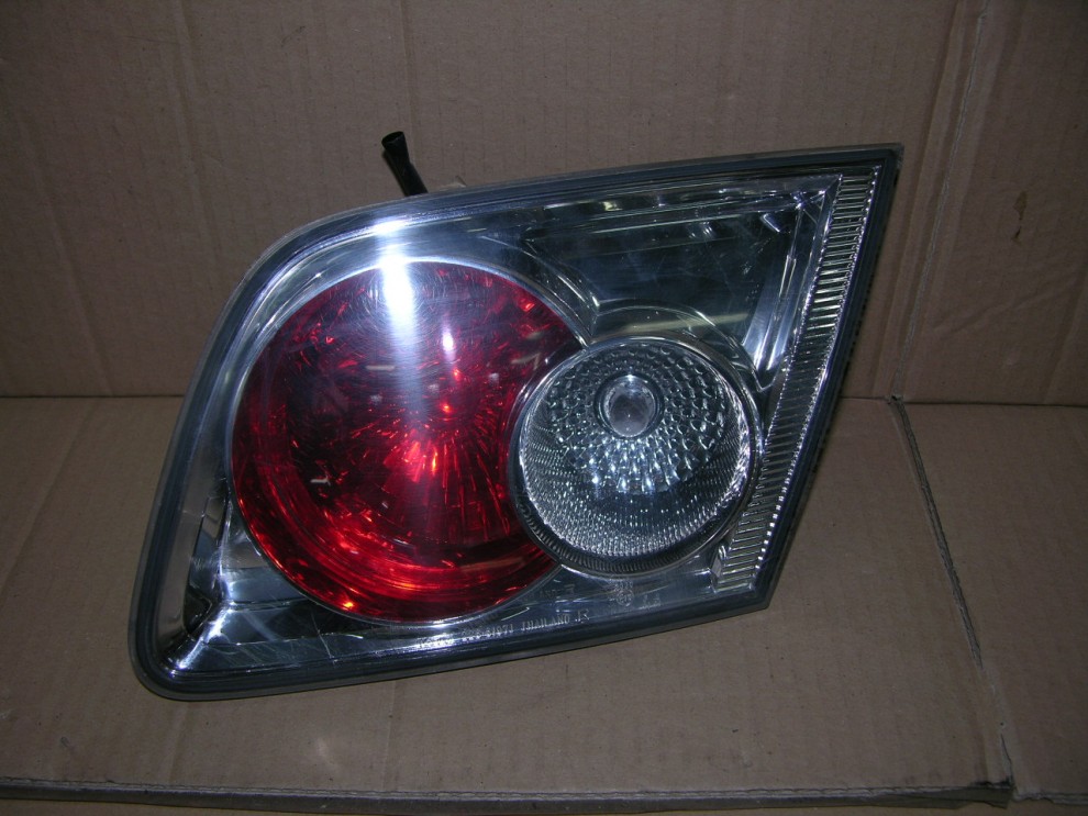 MAZDA6 5d 02-05 LAMPA TYLNA PRAWA WEWNĘTRZNA 1/2