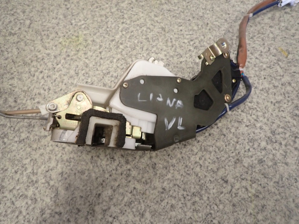 SUZUKI LIANA 02-07 ZAMEK DRZWI PRZEDNI LEWY 2/6