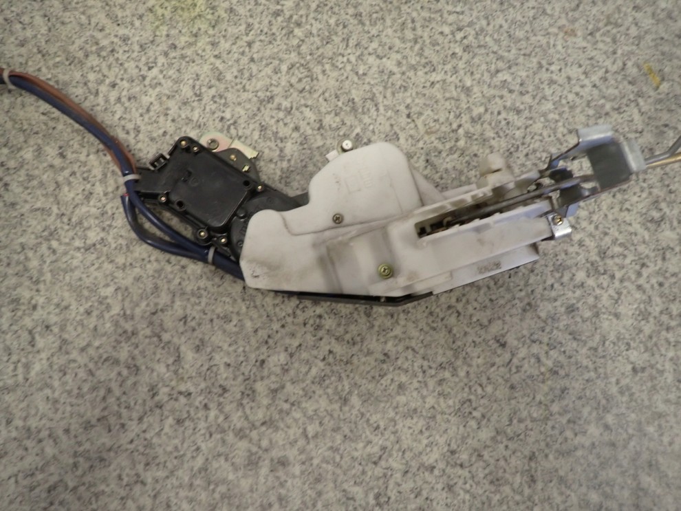 SUZUKI LIANA 02-07 ZAMEK DRZWI PRZEDNI LEWY 5/6