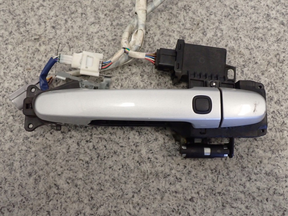 TOYOTA YARIS II 06- KLAMKA PRZEDNIA PRAWA KEYLESS 2/4
