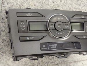 TOYOTA AURIS 1.4 06- PANEL NAWIEWU 3/6 MINIATURA