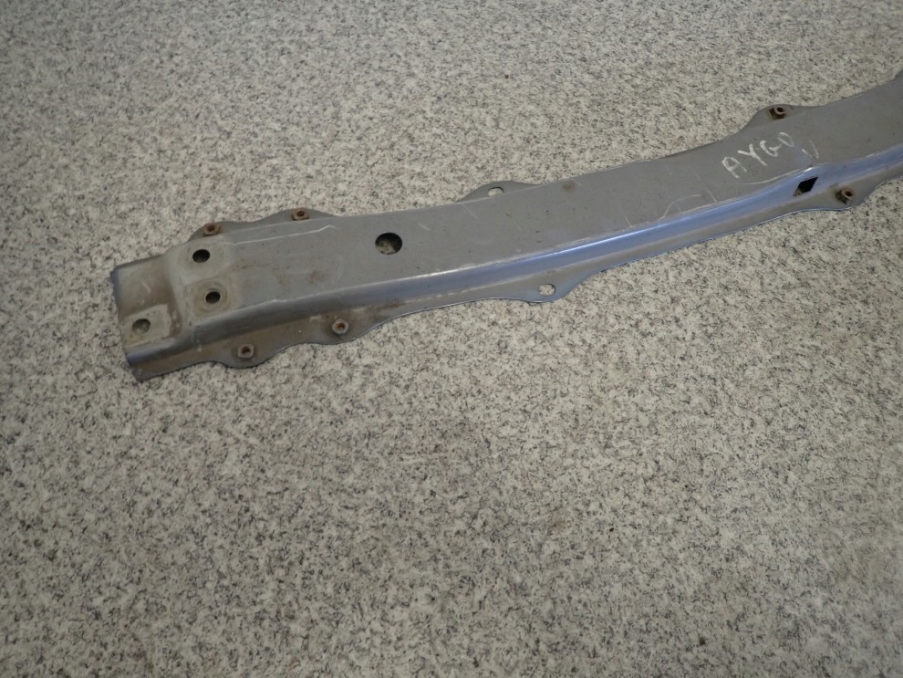 TOYOTA AYGO 05-12 BELKA DOLNA PASA PRZEDNIEGO 4/8