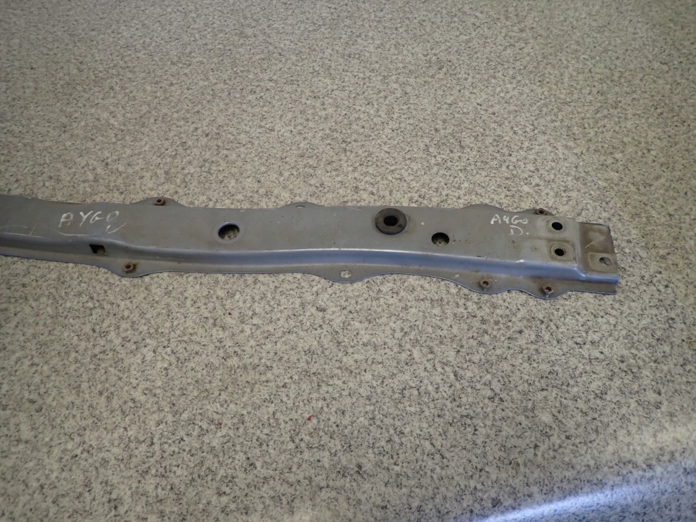 TOYOTA AYGO 05-12 BELKA DOLNA PASA PRZEDNIEGO 8/8