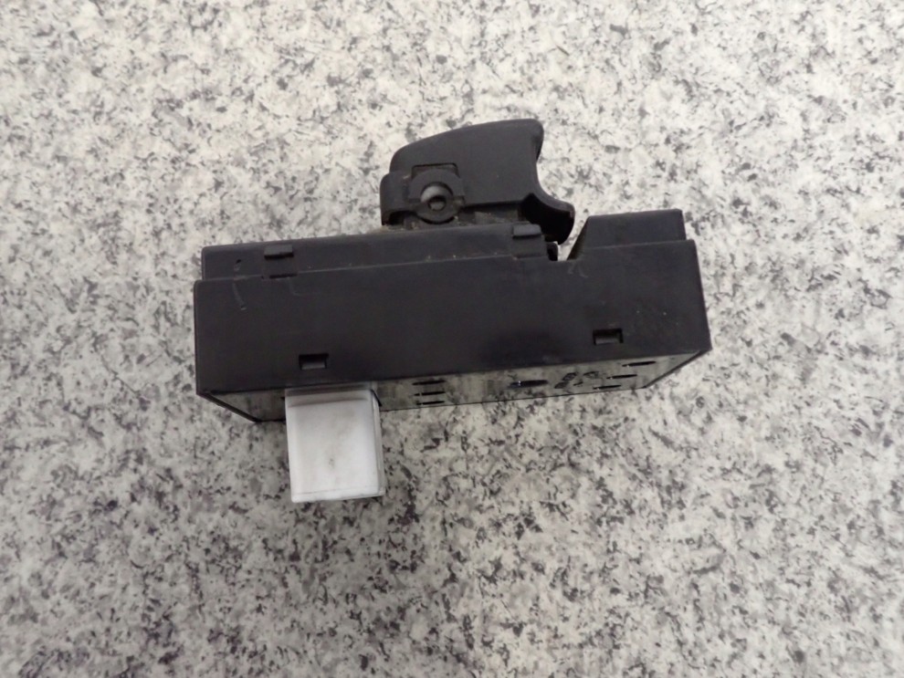 HYUNDAI GETZ 02-10 PANEL SZYB PRZEŁACZNIK LEWY 3/5