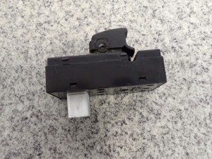 HYUNDAI GETZ 02-10 PANEL SZYB PRZEŁACZNIK LEWY 3/5 MINIATURA