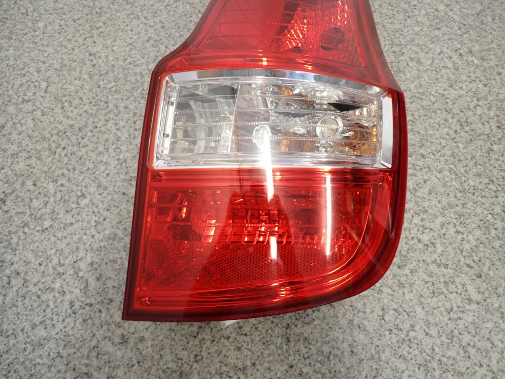 HYUNDAI i30 07-11 KOMBI LAMPA TYLNA PRAWA 2/9