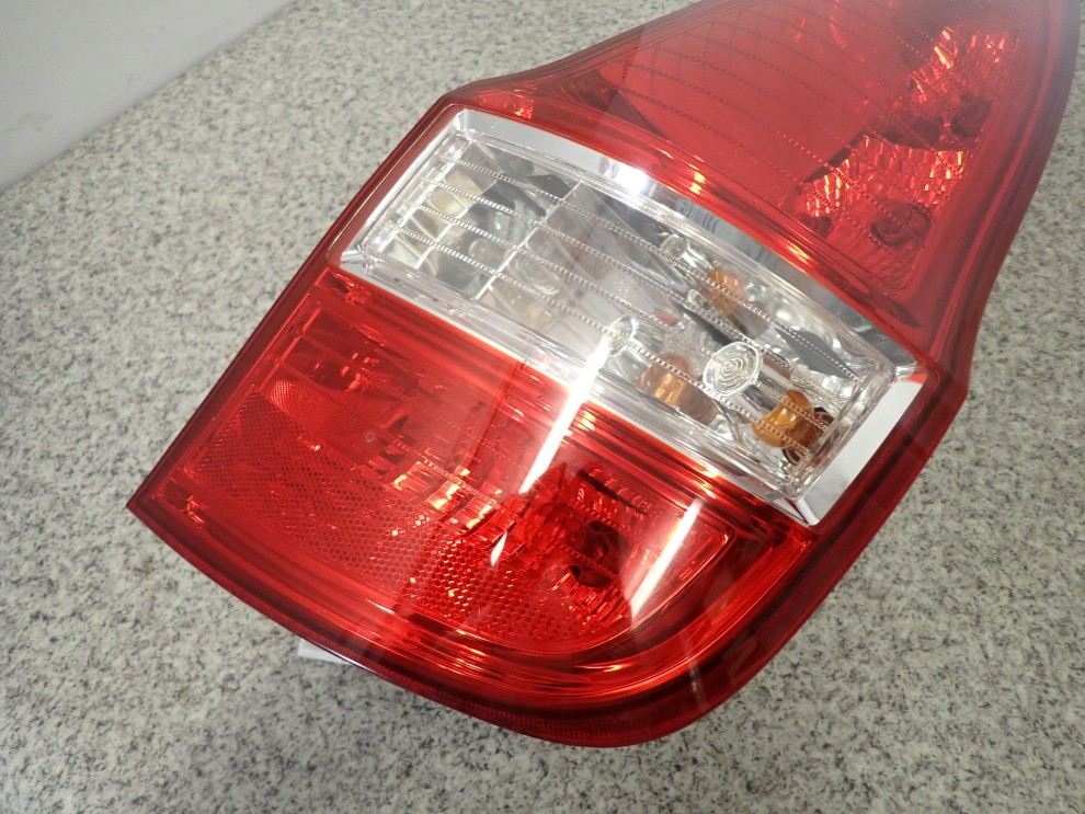 HYUNDAI i30 07-11 KOMBI LAMPA TYLNA PRAWA 3/9