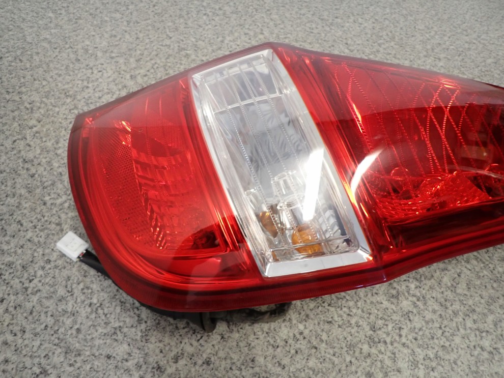 HYUNDAI i30 07-11 KOMBI LAMPA TYLNA PRAWA 6/9