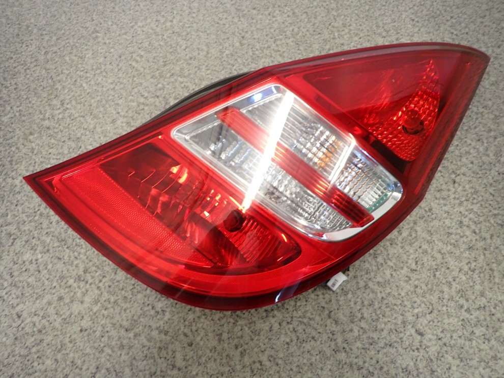 HYUNDAI i30 07-11 HB LAMPA TYLNA PRAWA 2/8