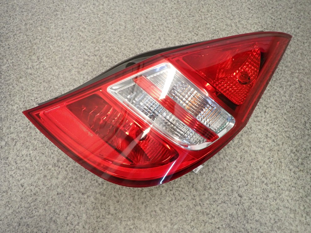 HYUNDAI i30 07-11 HB LAMPA TYLNA PRAWA 3/8