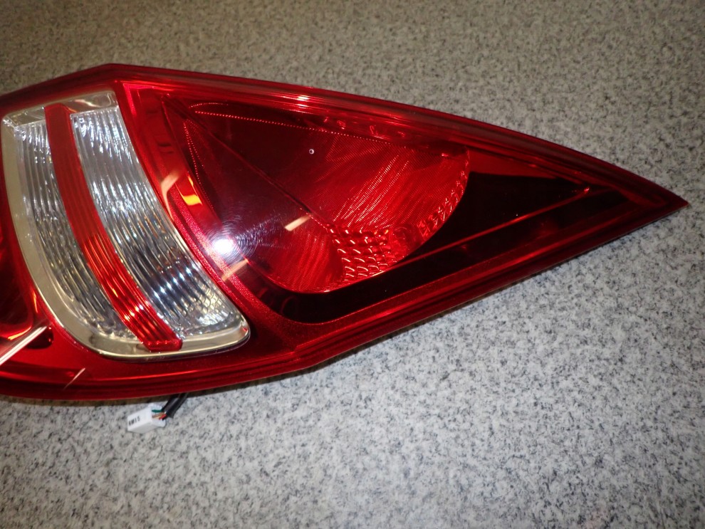 HYUNDAI i30 07-11 HB LAMPA TYLNA PRAWA 5/8