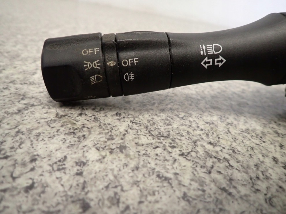 NISSAN MICRA K13 10- PRZEŁĄCZNIK POD KIEROWNICĘ 3/8